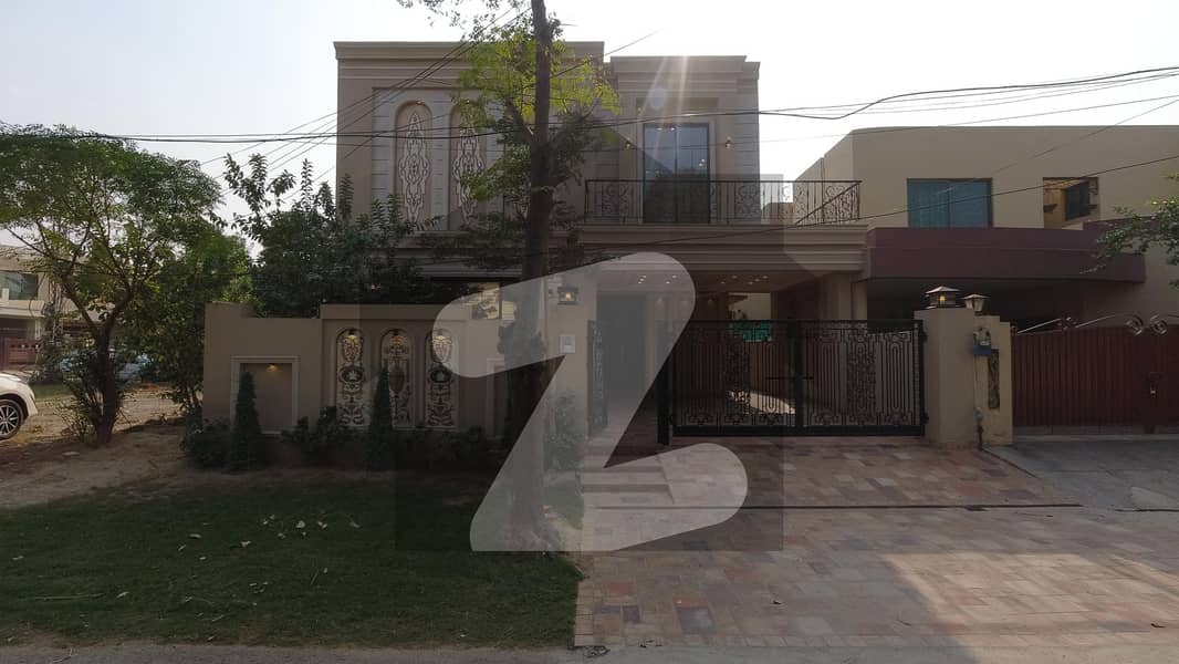 House Spread Over 10 Marla In DHA Phase 4 - Block GG Available