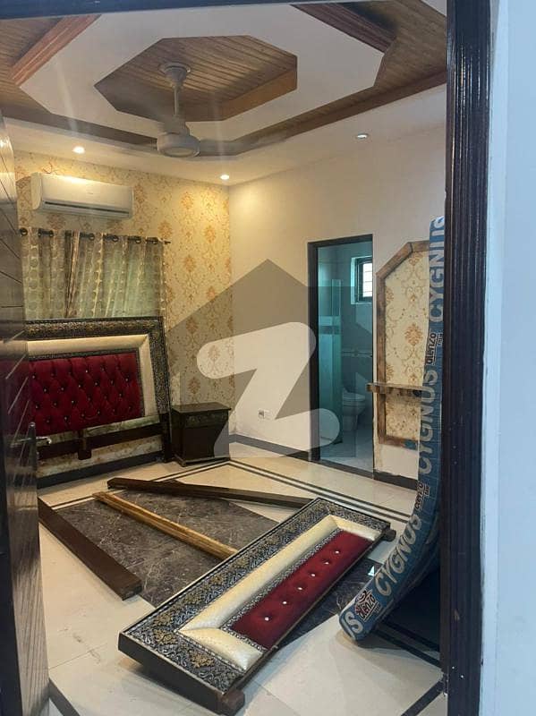 بحریہ ٹاؤن شاہین بلاک ایکسٹینشن بحریہ ٹاؤن سیکٹر B بحریہ ٹاؤن لاہور میں 5 کمروں کا 10 مرلہ مکان 3.5 کروڑ میں برائے فروخت۔