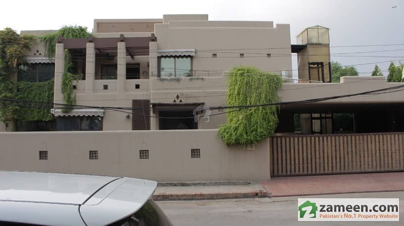 Moroccon Villa Adobe Finish  House For Sale