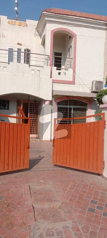 پیراگون سٹی - امپیریل بلاک پیراگون سٹی لاہور میں 3 کمروں کا 6 مرلہ مکان 1.95 کروڑ میں برائے فروخت۔