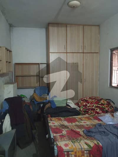 جوہر ٹاؤن فیز 1 - بلاک ای جوہر ٹاؤن فیز 1 جوہر ٹاؤن لاہور میں 2 کمروں کا 5 مرلہ فلیٹ 15 ہزار میں کرایہ پر دستیاب ہے۔