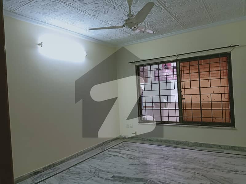 Prime Location 1800 Square Feet House In G-15/4 Is Available For sale