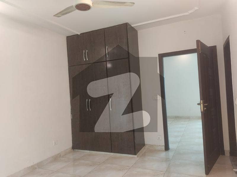 فارمانئیٹس ہاؤسنگ سکیم لاہور میں 4 کمروں کا 10 مرلہ مکان 90 ہزار میں کرایہ پر دستیاب ہے۔