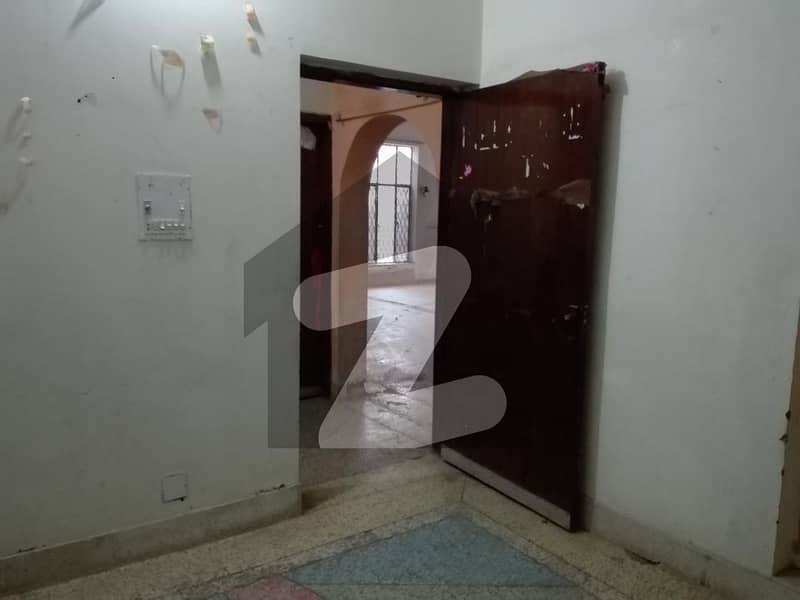 Building For sale In Wahdat Road