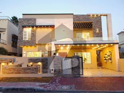 بحریہ ٹاؤن فیز 4 بحریہ ٹاؤن راولپنڈی راولپنڈی میں 5 کمروں کا 1 کنال مکان 9.5 کروڑ میں برائے فروخت۔