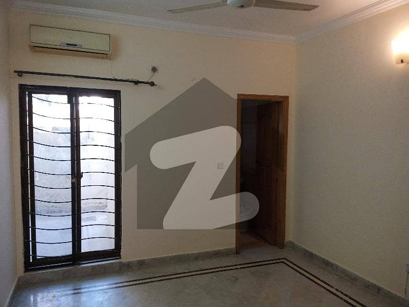 G,6/1, Flat 2nd Floor 2 Bed Attached Bath Tvl Suitable For Office Bicolor & Family