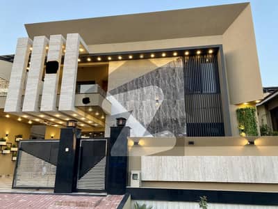 بحریہ ٹاؤن فیز 5 بحریہ ٹاؤن راولپنڈی راولپنڈی میں 5 کمروں کا 1 کنال مکان 11.25 کروڑ میں برائے فروخت۔