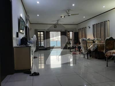 Very Spacious 4 Bed Dd With Roof Portion For Sale At Kashmir Road