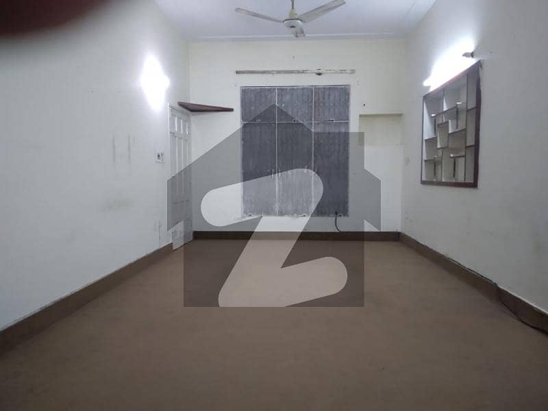 Lower Portion 10 Marla Available For Rent In Karim Block Allama Iqbal Town Lahore