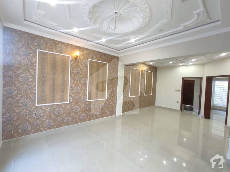 4 Marla Park Facing New House Available For Rent In Ali Block