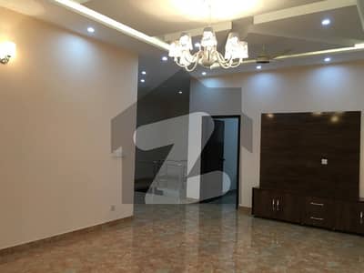ڈی ایچ اے فیز 1 ڈیفنس (ڈی ایچ اے) لاہور میں 4 کمروں کا 10 مرلہ مکان 1.2 لاکھ میں کرایہ پر دستیاب ہے۔