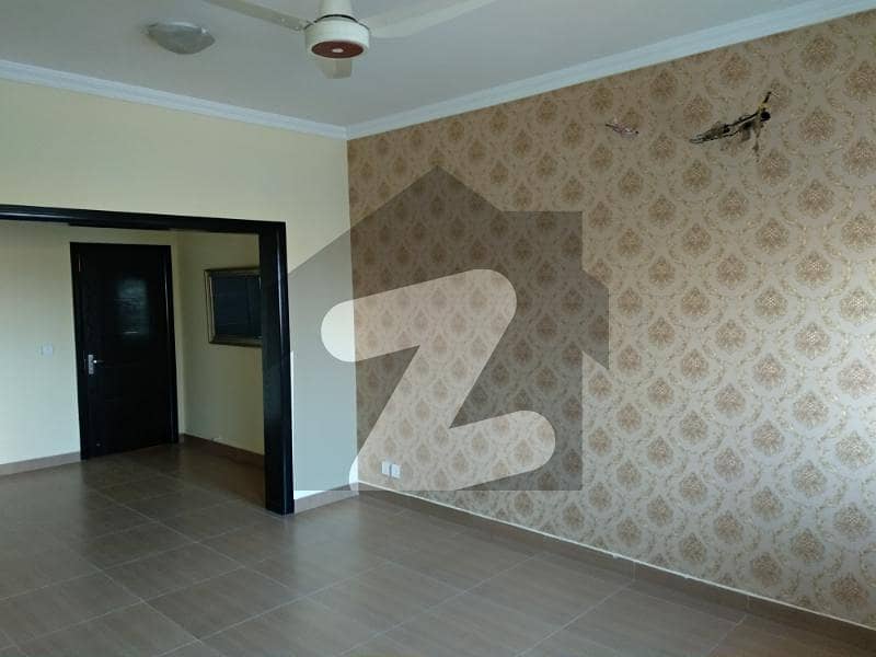 کنگز ٹاؤن رائیونڈ روڈ لاہور میں 2 کمروں کا 3 مرلہ فلیٹ 50 لاکھ میں برائے فروخت۔