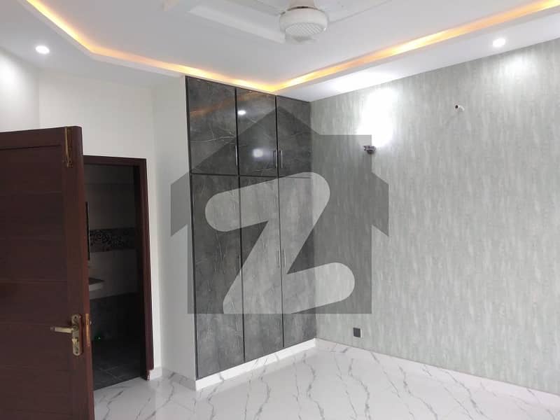 ڈیوائن گارڈنز لاہور میں 5 کمروں کا 14 مرلہ مکان 4.5 کروڑ میں برائے فروخت۔