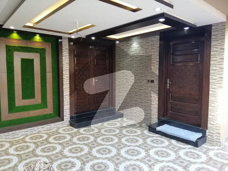 نیواقبال پارک کینٹ کینٹ لاہور میں 3 کمروں کا 5 مرلہ مکان 1.8 کروڑ میں برائے فروخت۔
