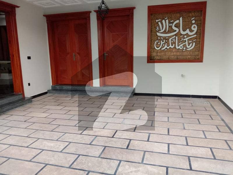 سوان گارڈن اسلام آباد میں 7 کمروں کا 12 مرلہ مکان 1.3 لاکھ میں کرایہ پر دستیاب ہے۔