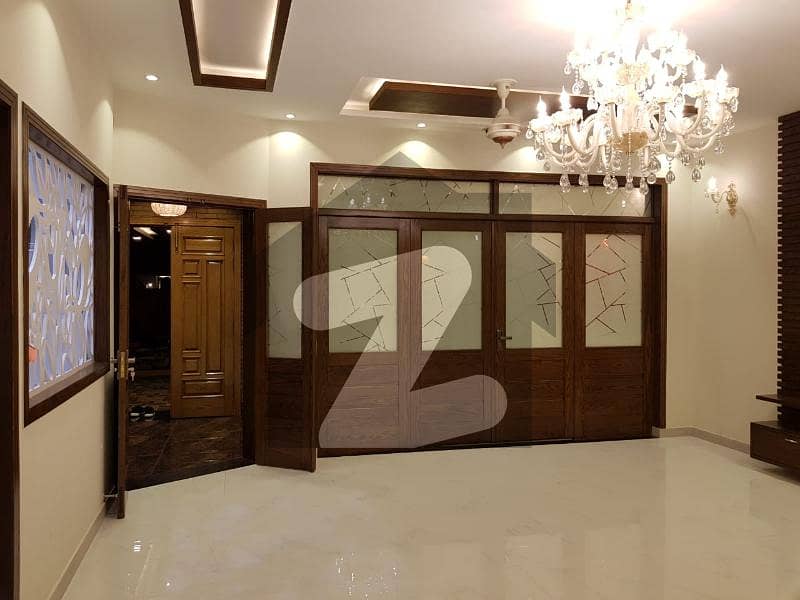 نیواقبال پارک کینٹ کینٹ لاہور میں 4 کمروں کا 10 مرلہ مکان 2.8 کروڑ میں برائے فروخت۔