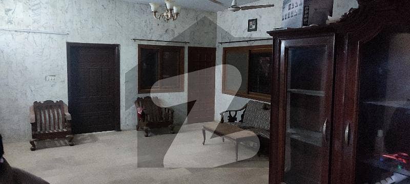 گلشنِ اقبال - بلاک 13 ڈی گلشنِ اقبال گلشنِ اقبال ٹاؤن کراچی میں 3 کمروں کا 1.2 کنال بالائی پورشن 65 ہزار میں کرایہ پر دستیاب ہے۔