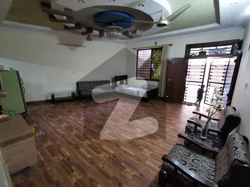 افشاں کالونی راولپنڈی میں 8 کمروں کا 11 مرلہ مکان 3.1 کروڑ میں برائے فروخت۔