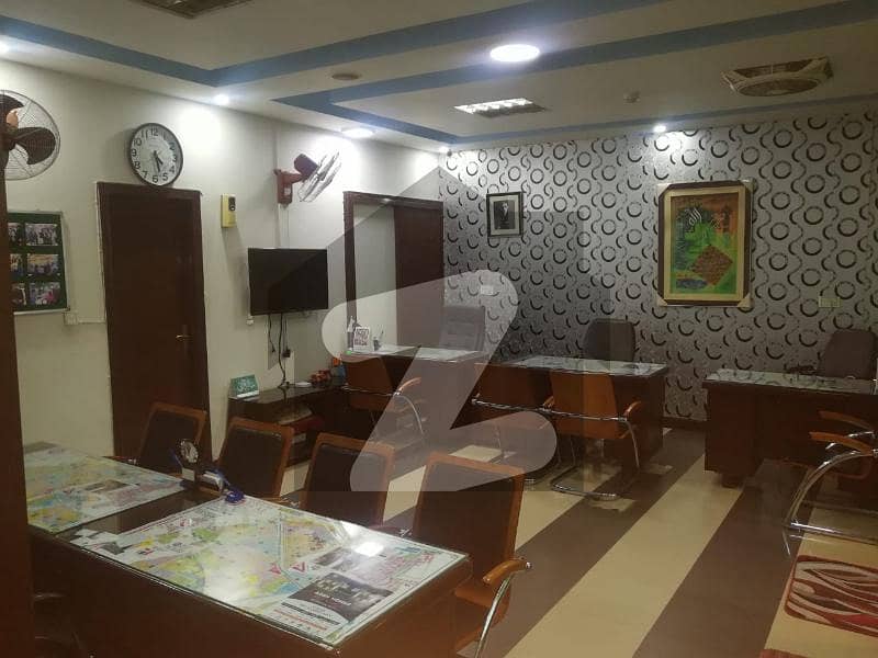 ڈی ایچ اے فیز 4 ڈیفنس (ڈی ایچ اے) لاہور میں 4 مرلہ دفتر 75 ہزار میں کرایہ پر دستیاب ہے۔