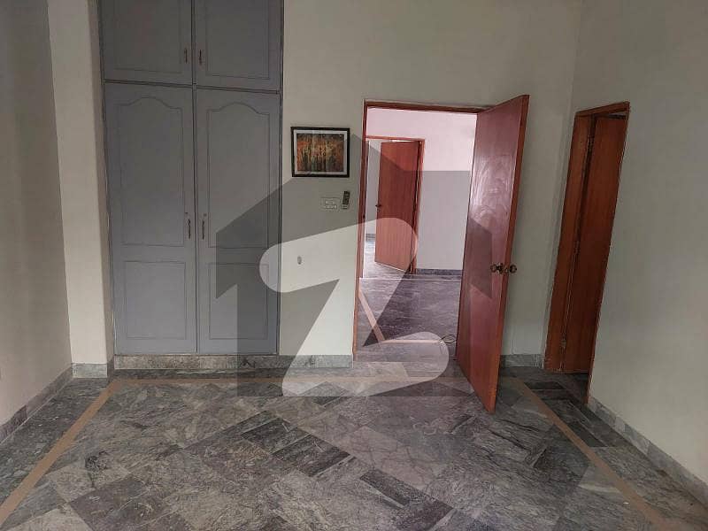گلبرگ 2 گلبرگ لاہور میں 4 کمروں کا 10 مرلہ مکان 2 لاکھ میں کرایہ پر دستیاب ہے۔