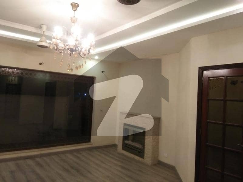بحریہ ٹاؤن سیکٹرڈی بحریہ ٹاؤن لاہور میں 3 کمروں کا 5 مرلہ مکان 2.4 کروڑ میں برائے فروخت۔