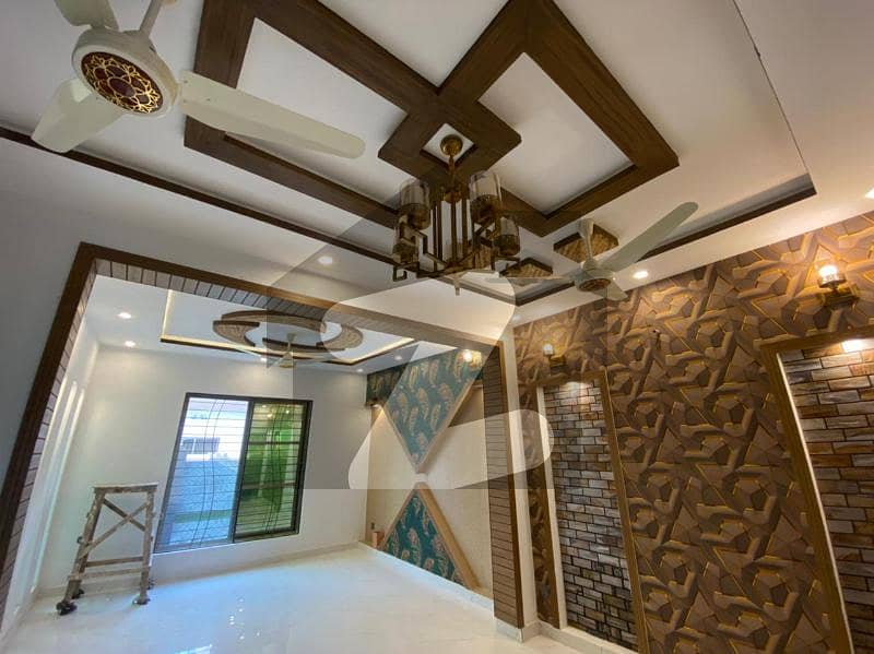 بحریہ ٹاؤن ۔ سیکٹر ایف بحریہ ٹاؤن لاہور میں 3 کمروں کا 5 مرلہ مکان 1.7 کروڑ میں برائے فروخت۔