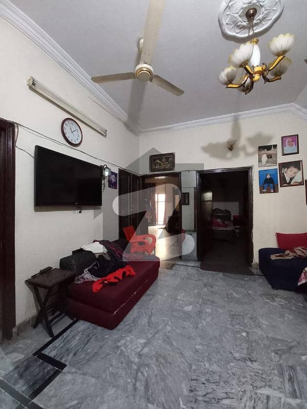 سوان گارڈن ۔ بلاک بی سوان گارڈن اسلام آباد میں 4 کمروں کا 9 مرلہ مکان 2.5 کروڑ میں برائے فروخت۔