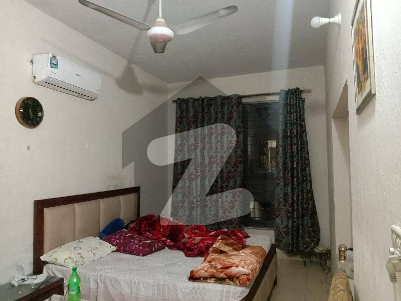 جوہر ٹاؤن فیز 2 - بلاک کیو جوہر ٹاؤن فیز 2 جوہر ٹاؤن لاہور میں 2 کمروں کا 4 مرلہ بالائی پورشن 27 ہزار میں کرایہ پر دستیاب ہے۔