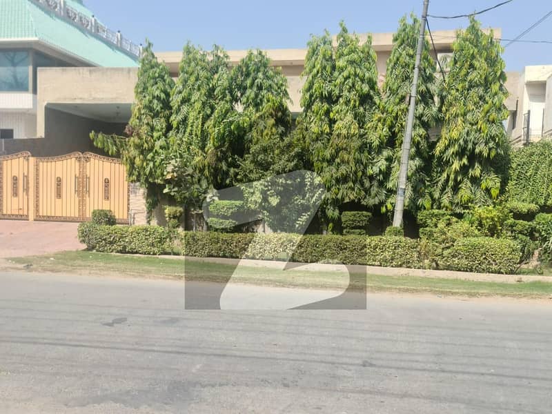 20 Marla House Is Available For sale In Farid Town