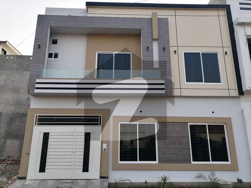 In Jeewan City - Phase 4 House For sale Sized 3 Marla