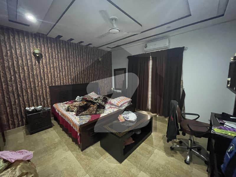 پی جی ای سی ایچ ایس فیز 2 پنجاب گورنمنٹ ایمپلائیز سوسائٹی لاہور میں 5 کمروں کا 10 مرلہ مکان 3 کروڑ میں برائے فروخت۔
