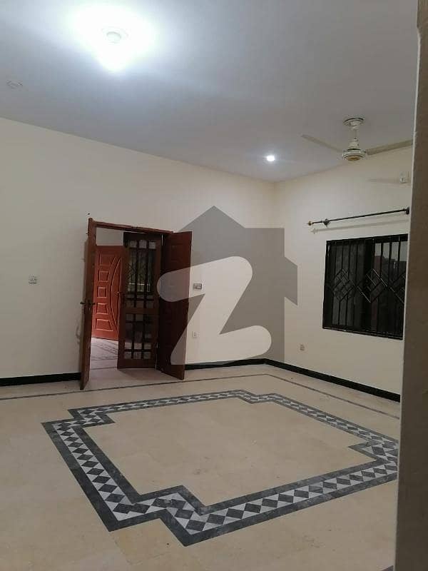 Brand New House For Rent Single Unit 6 Marla House Gulistan Colony Chaklala Scheme Rawalpindi 

4 Bedroom With Attached Bathroom 

1 Kitchen  

2 Tv Launch 

big Car Parking Space Available