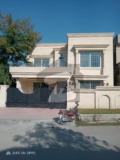 14 Marla Double Story Brand New Corner House For Sale
