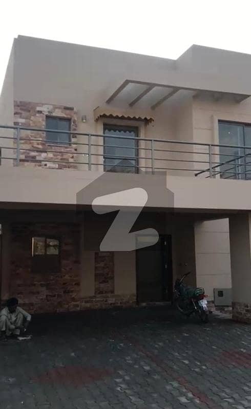 آئیکن ویلی لاہور میں 5 کمروں کا 11 مرلہ مکان 2.4 کروڑ میں برائے فروخت۔