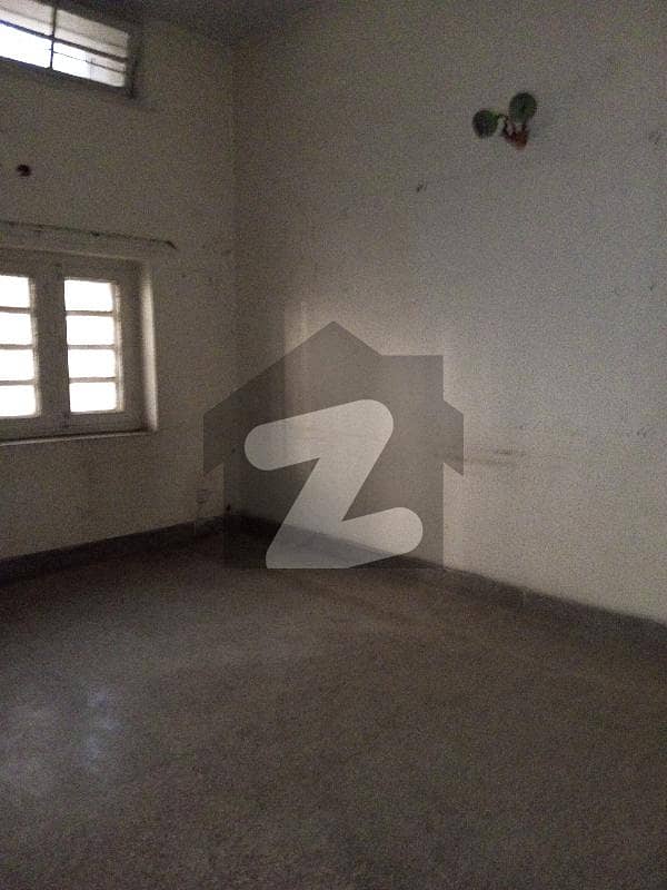 ویسٹریج راولپنڈی میں 4 کمروں کا 15 مرلہ مکان 1.1 لاکھ میں کرایہ پر دستیاب ہے۔