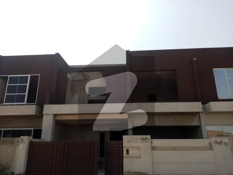 ٹیک ٹاؤن (ٹی این ٹی کالونی) ستیانہ روڈ فیصل آباد میں 4 کمروں کا 6 مرلہ مکان 2.5 کروڑ میں برائے فروخت۔