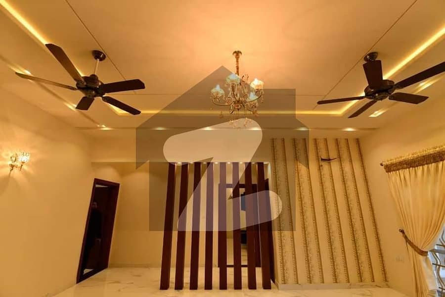 10 Marla House Is Available For sale In Madina Town