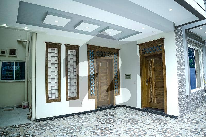 جی ۔ 13 اسلام آباد میں 4 کمروں کا 8 مرلہ مکان 4.2 کروڑ میں برائے فروخت۔