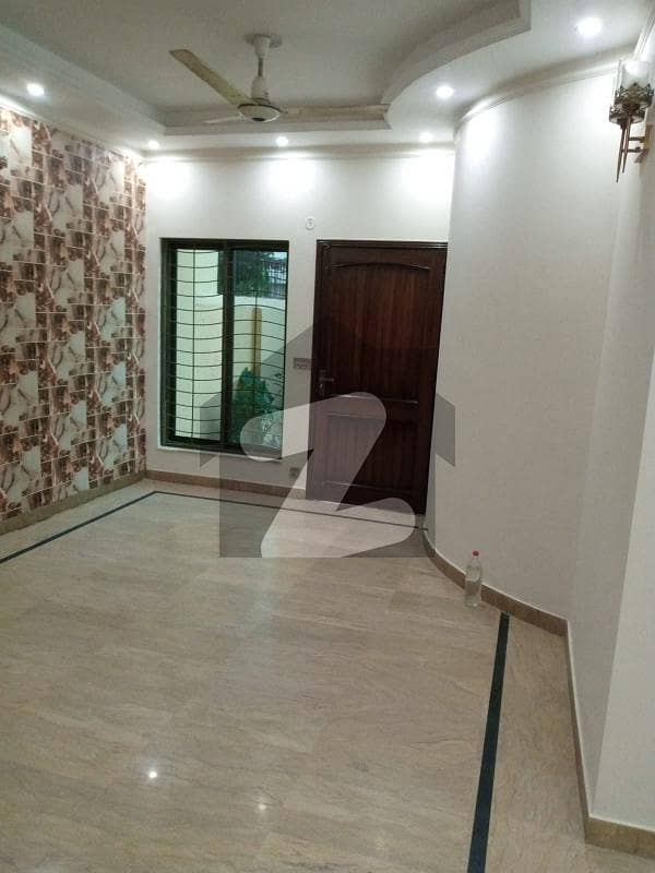 ویلینشیاء ہاؤسنگ سوسائٹی لاہور میں 5 کمروں کا 10 مرلہ مکان 2.8 کروڑ میں برائے فروخت۔