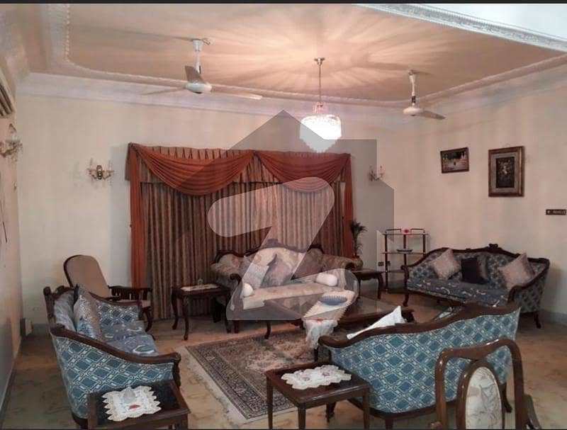 گلشنِ اقبال - بلاک 7 گلشنِ اقبال گلشنِ اقبال ٹاؤن کراچی میں 11 کمروں کا 1.1 کنال مکان 9 کروڑ میں برائے فروخت۔