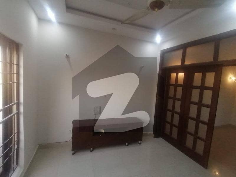 ڈی ایچ اے 11 رہبر لاہور میں 3 کمروں کا 5 مرلہ مکان 65 ہزار میں کرایہ پر دستیاب ہے۔