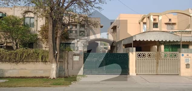 ایڈن ایوینیو ایڈن لاہور میں 3 کمروں کا 10 مرلہ مکان 85 ہزار میں کرایہ پر دستیاب ہے۔
