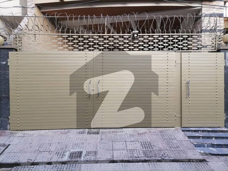 Stunning 10 Marla House In Allama Iqbal Town - Jahanzeb Block Available
