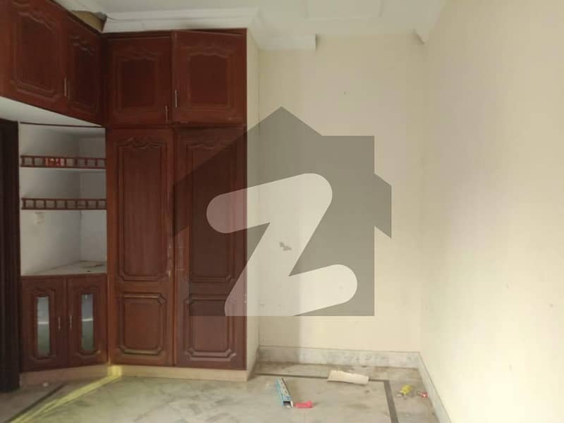 محمد نگر فیصل آباد میں 3 کمروں کا 2 مرلہ مکان 21 لاکھ میں برائے فروخت۔