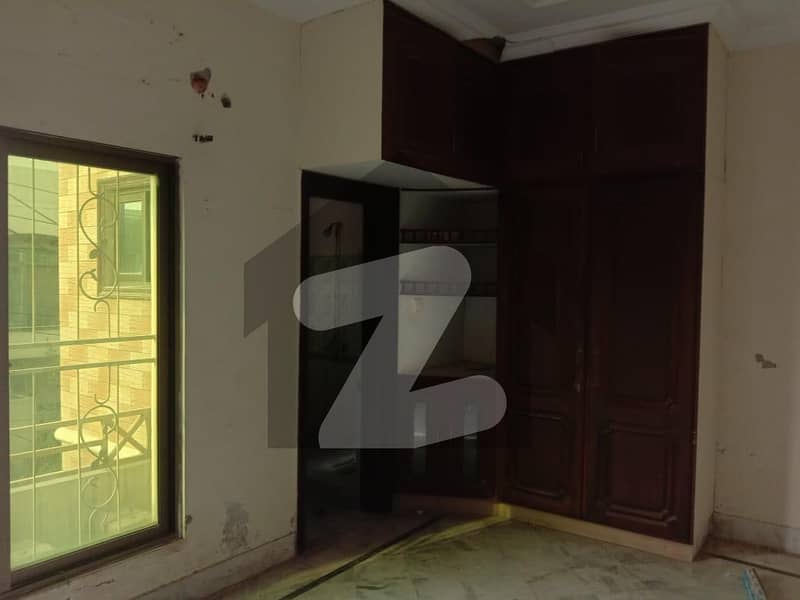 خیابانِ کالونی فیصل آباد میں 6 مرلہ مکان 75 لاکھ میں برائے فروخت۔