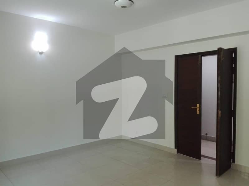 A Spacious 10 Marla Flat In Chinar Bagh