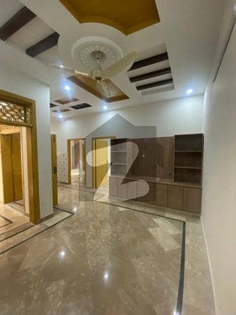 صادق آباد راولپنڈی میں 6 کمروں کا 3 مرلہ مکان 1.9 کروڑ میں برائے فروخت۔