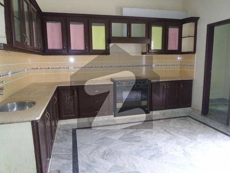 Centrally Located House In Wakeel Colony Is Available For sale