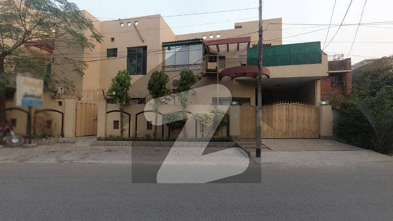 10 Marla House Is Available For Sale In New Muslim Town Lahore