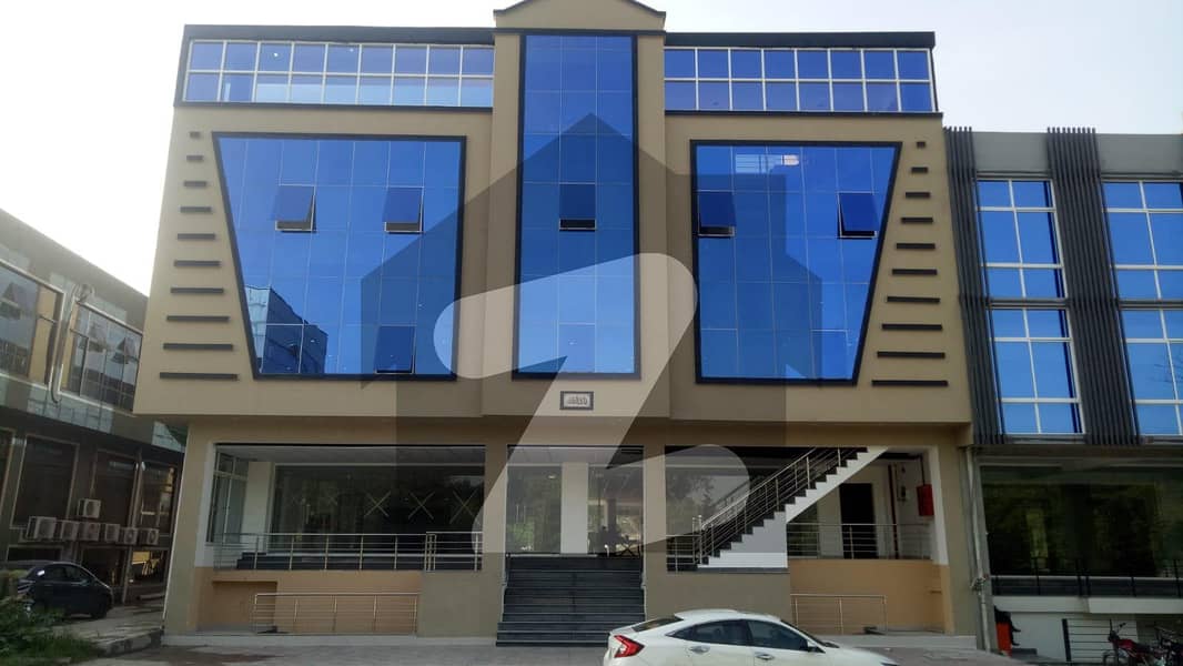 Building Of 3200 Square Feet In G-8 Markaz Is Available